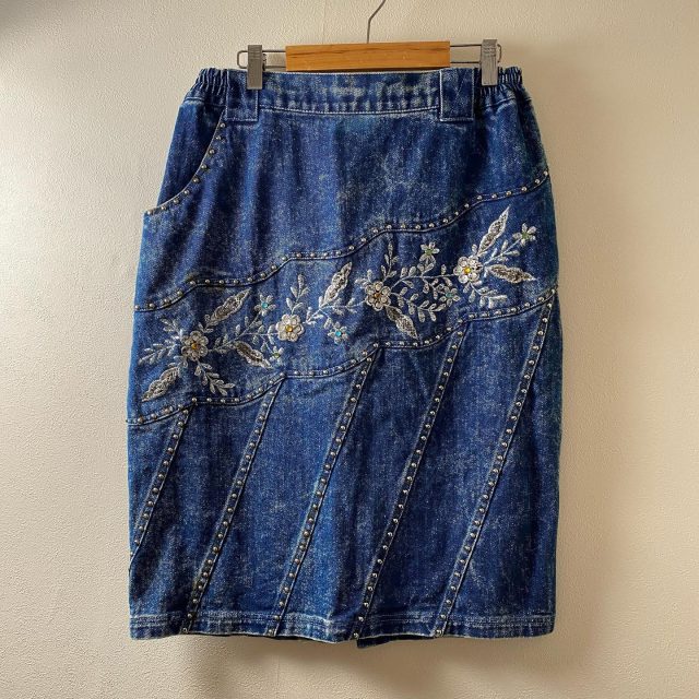 【women's】 glitter flower denim skirt
￥5,500-

#alaska_tokyo
#vintage
#shimokitazawa
#usedclothing