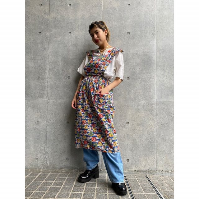 【women's】
•handmade apron 
•embroidered short sleeve tunic 
•flare denim pants 

#alaska_tokyo
#vintage
#shimokitazawa
#usedclothing